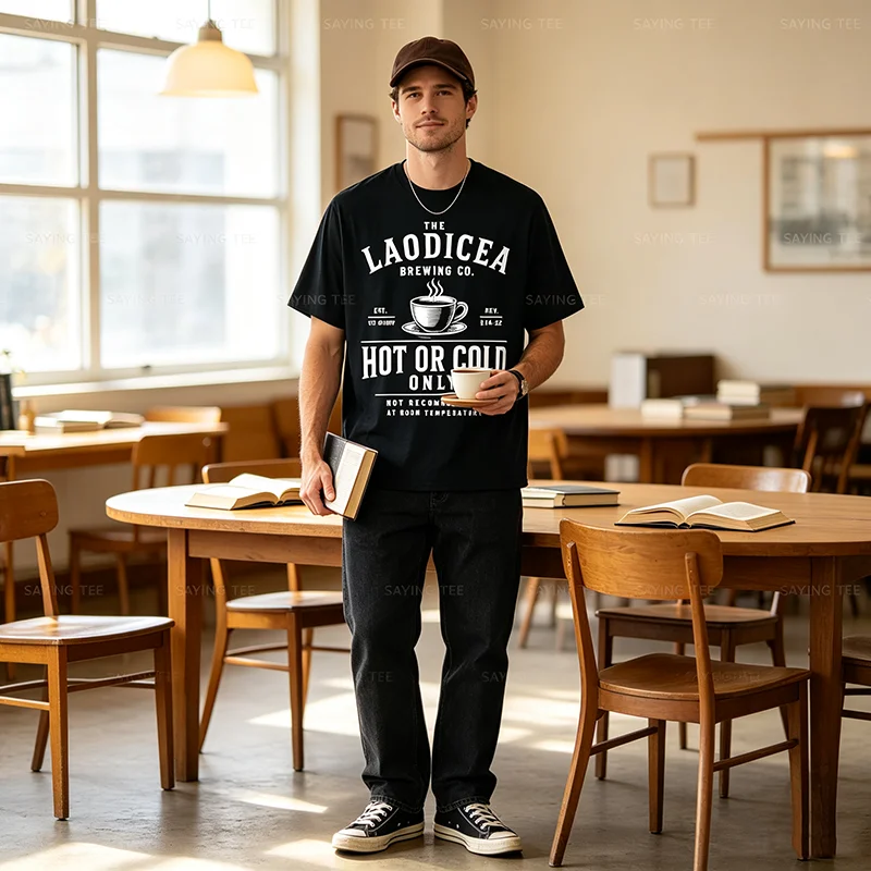 The Laodicea Brewing Co. Heiß- oder Kaltgetränk-T-Shirt mit Bibelvers-Spielerei, Y2K Lukewarm Christlicher Glaube Spruch T-Shirt, Neuheit Geschenk Mode – Detail 3
