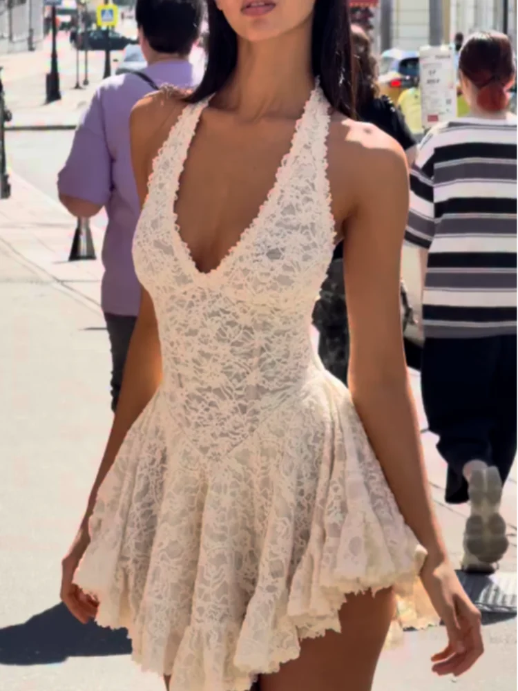 Vestido Mini de Renda Branco Marfim com Decote Halter para Mulheres, Decote V Profundo, Costas Abertas, Cintura Ajustada e Barra Evasê, Ideal para Aniversários, Encontros e Festas