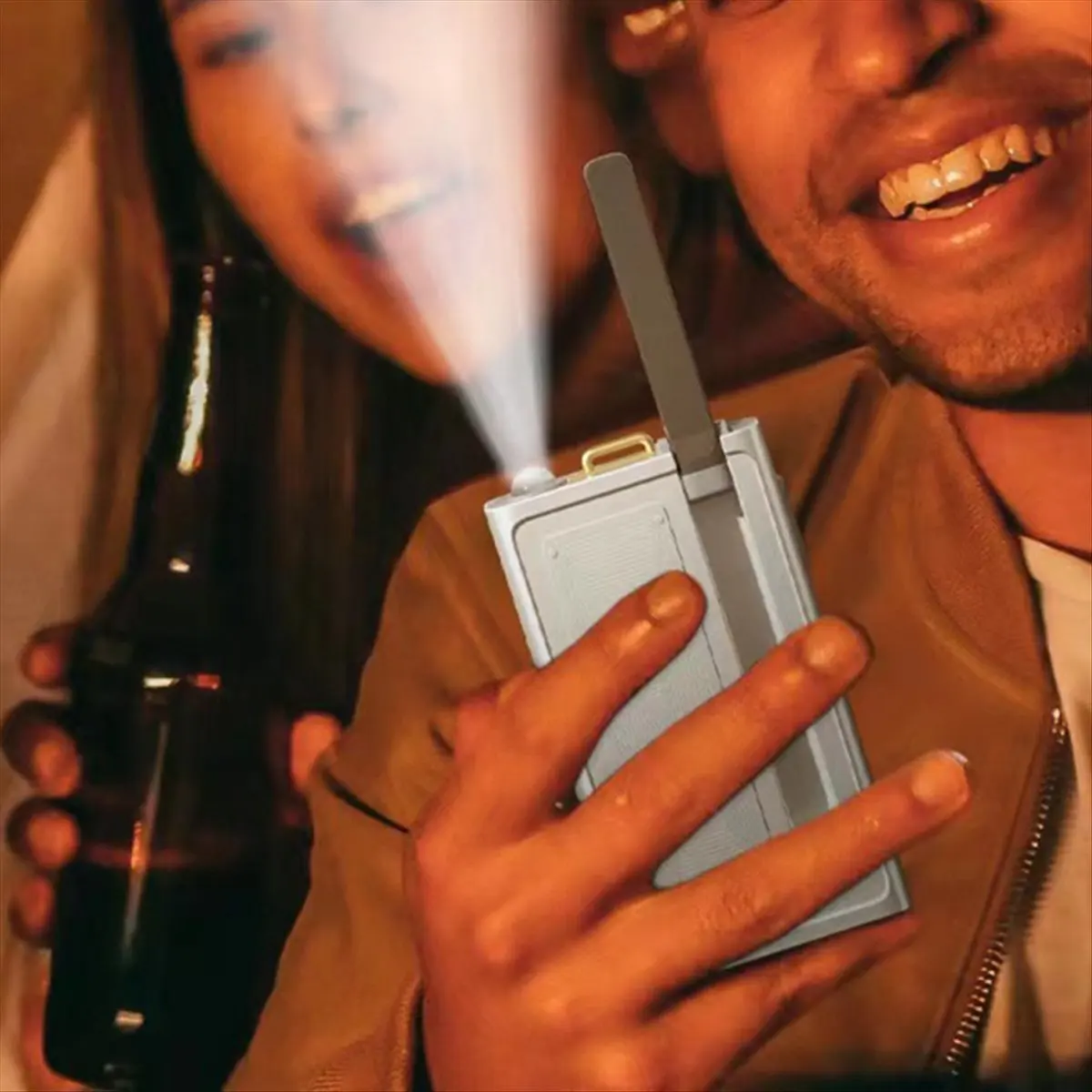 SWXF Portable Walkie Talkie Long-Range Communication 400-470MHZ Handheld Radio Walkie Talkie with LED Flashlight for Outdoor