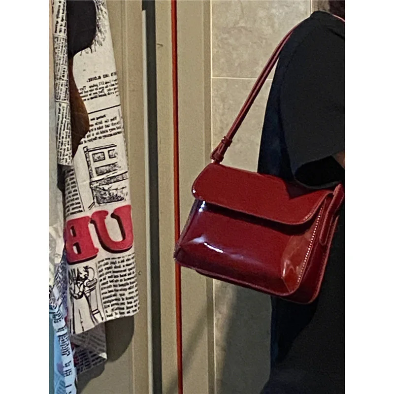 Retro Patent Leather Shoulder Bag For Women Luxury Flap Crossbody Bag Solid Color Underarm Bag Red Crossbody Bag Lady Handbag