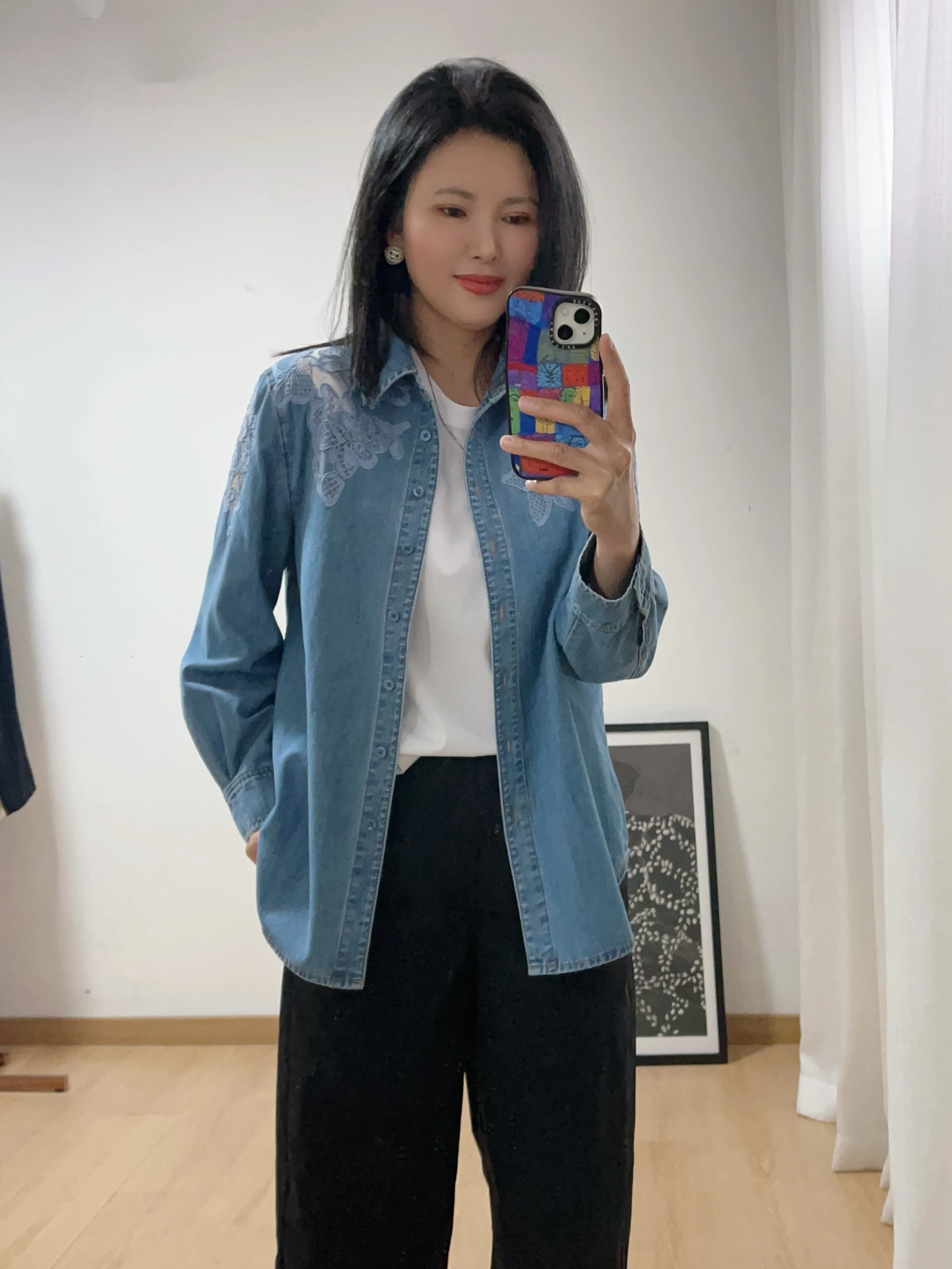 

Синяя женская рубашка из плотного денима с вышивкой, эффектом хлопка и кружевными вставками, с длинным рукавом, отложным воротником, повседневная, комфортная