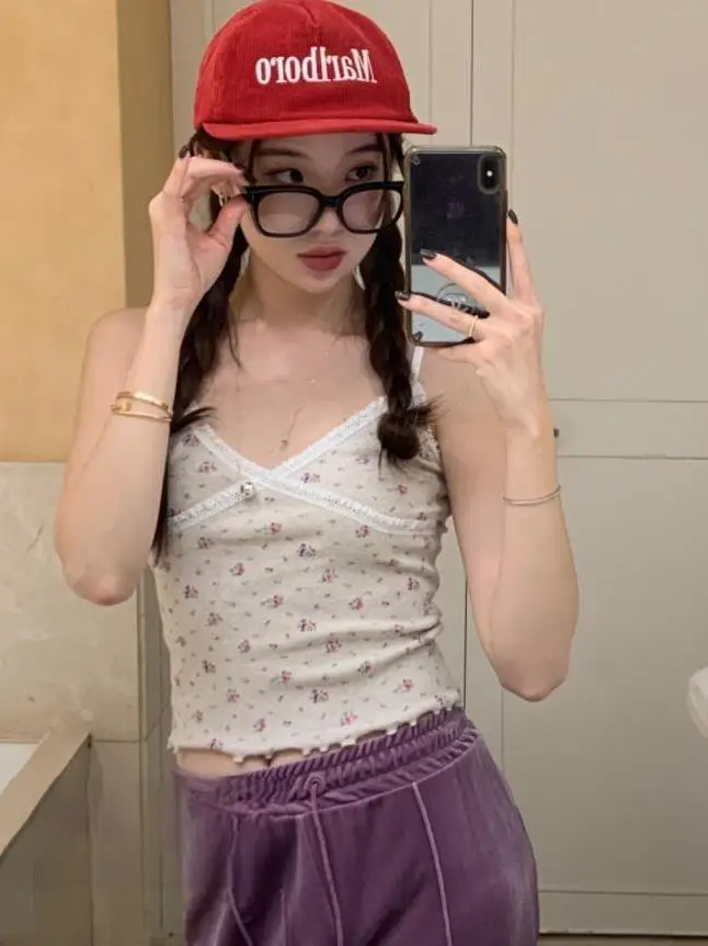 قميص داخلي نسائي فريد من نوعه بتصميم زهري كلاسيكي من الدانتيل، نحيف ومتعدد الاستخدامات وبسيط التصميم للنساء الشابات