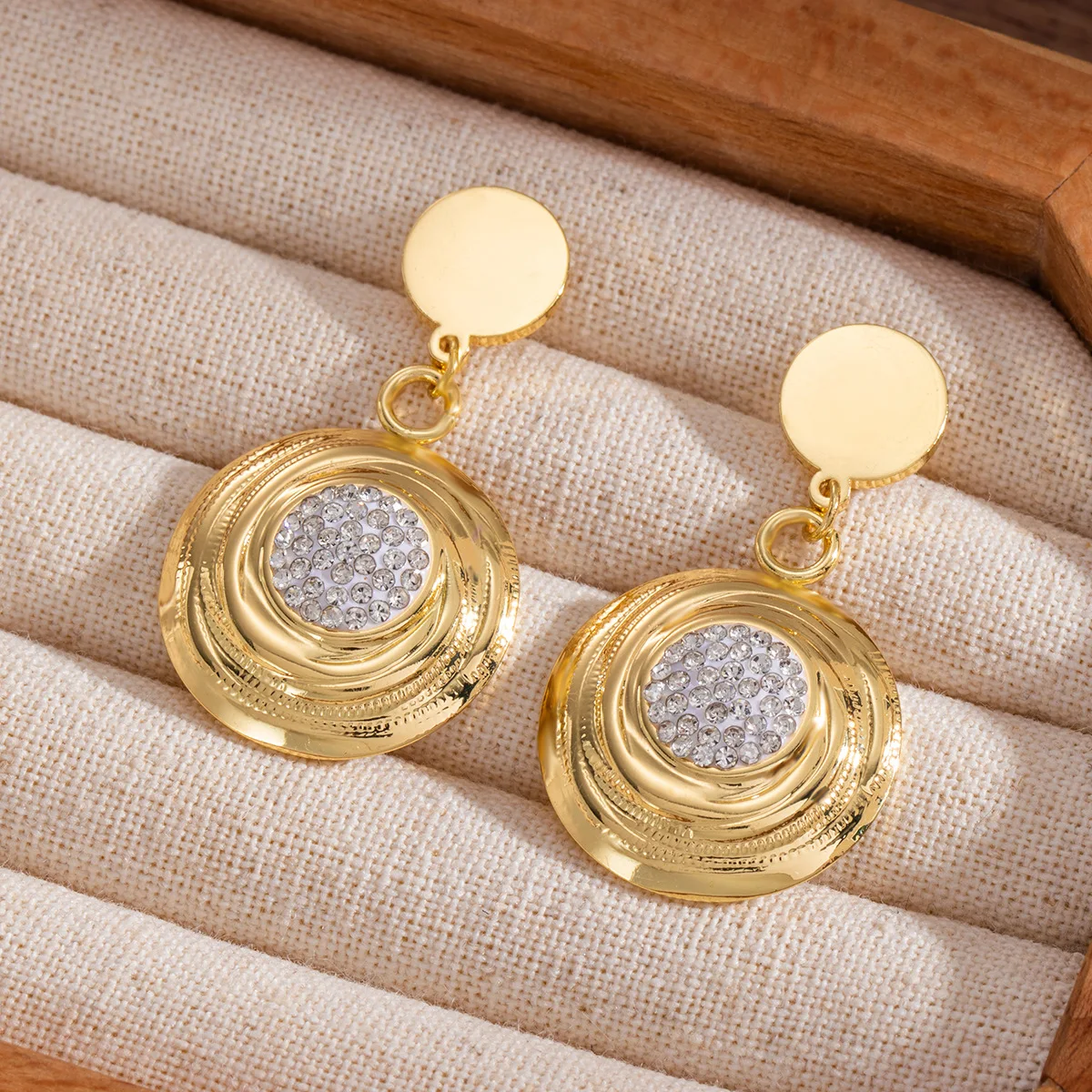 Cross border flower women's fashionable round brand diamond studded earrings, high-end and versatile earrings