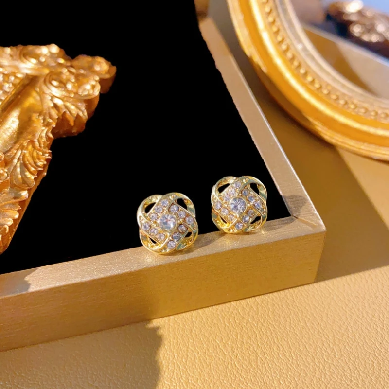 New Exquisite Shiny Zircon Heart Flower Earrings Korean Elegant Square Geometric Crystal Earrings for Women Fashion Jewelry Gift image 2
