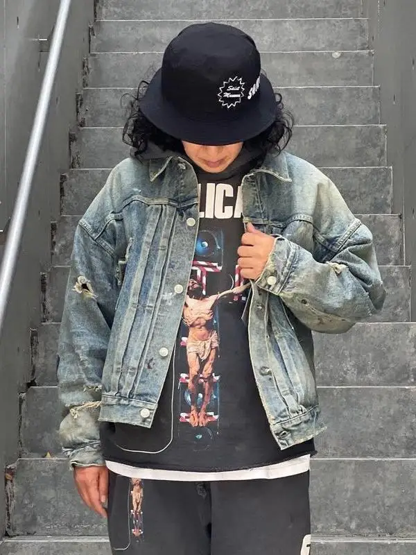 

Мужская джинсовая куртка Berberjin Collaborative с эффектом потертости, свободного кроя, молодежная, с длинными рукавами, на одной пуговице, с эффектом прорезей