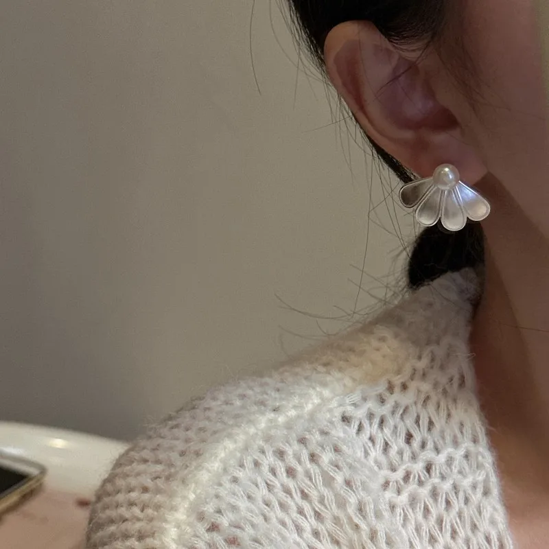 

Серьги из настоящего стерлингового серебра 925 пробы с нишевым дизайном, модные серьги с матовым жемчугом в стиле ретро, простые персонализированные серьги в стиле INS