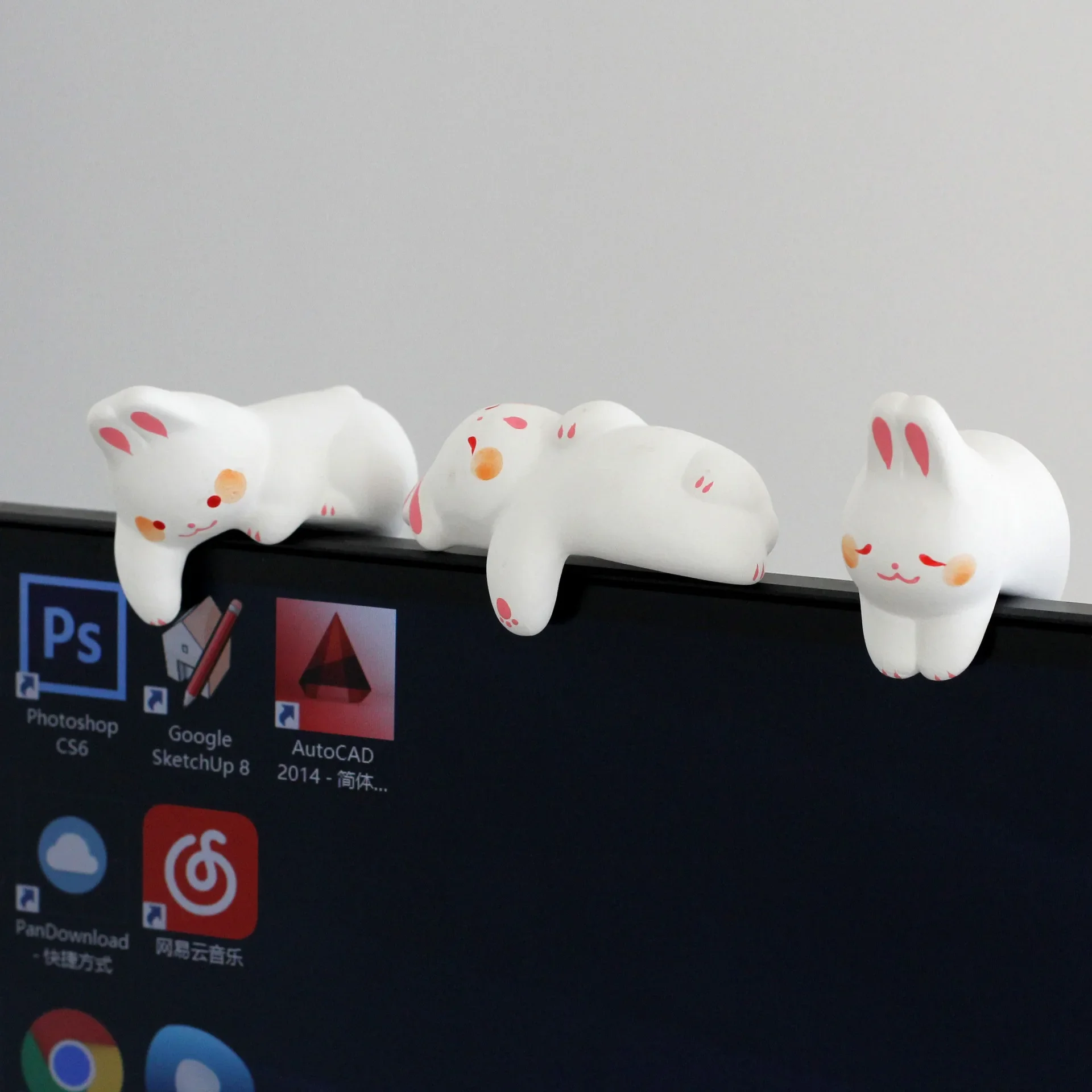 3pcs/set Computer Screen Monitor Small Ornaments Desktop Doll Cat Rabbit Car Home Decoration Lucky Cat Figurine Home Decor