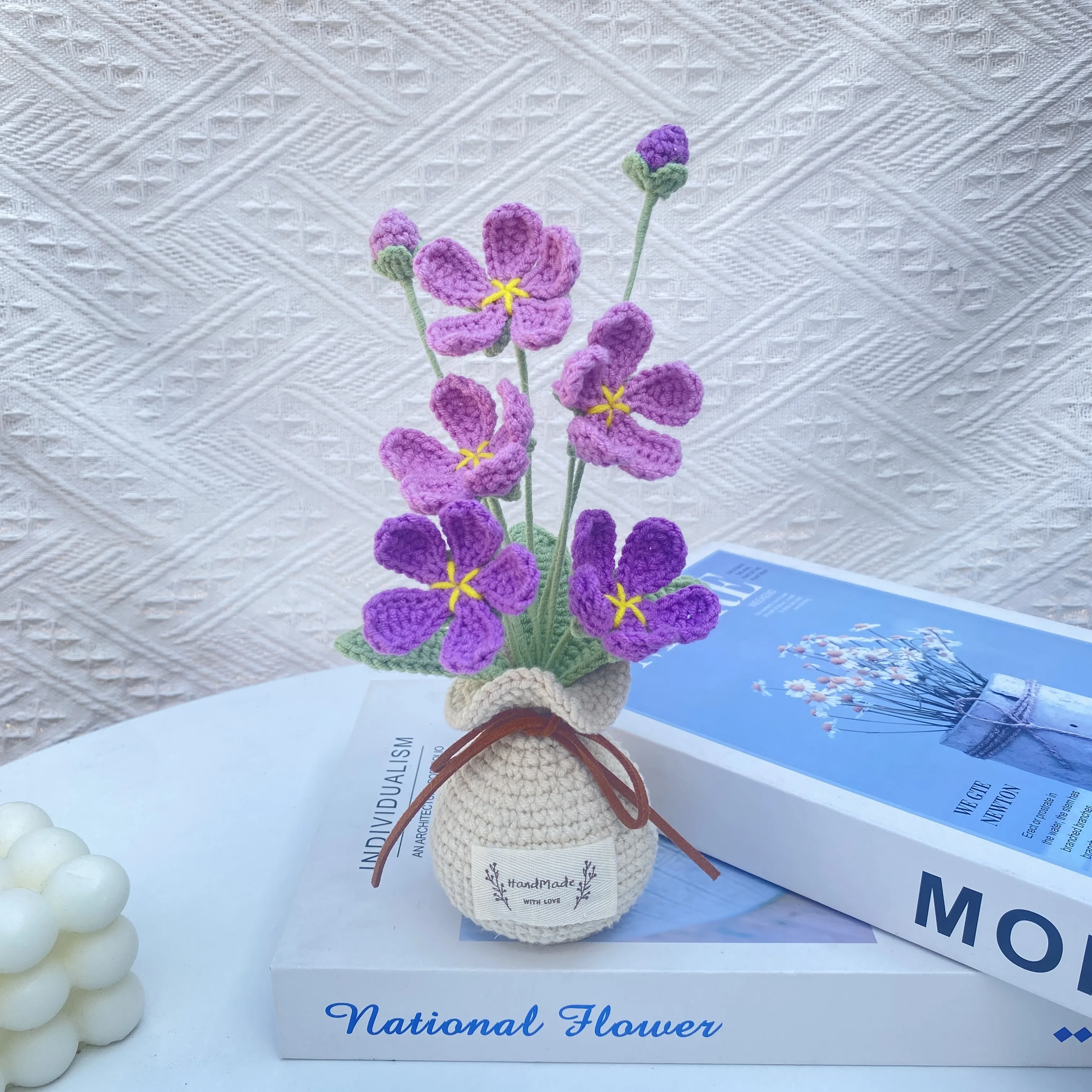 Handgefertigte Häkel-Androsace Umbellata im Topf, Kreative Künstliche Pflanze zur Raumdekoration, Bücherregal-Deko, Geschenk – Detail 3