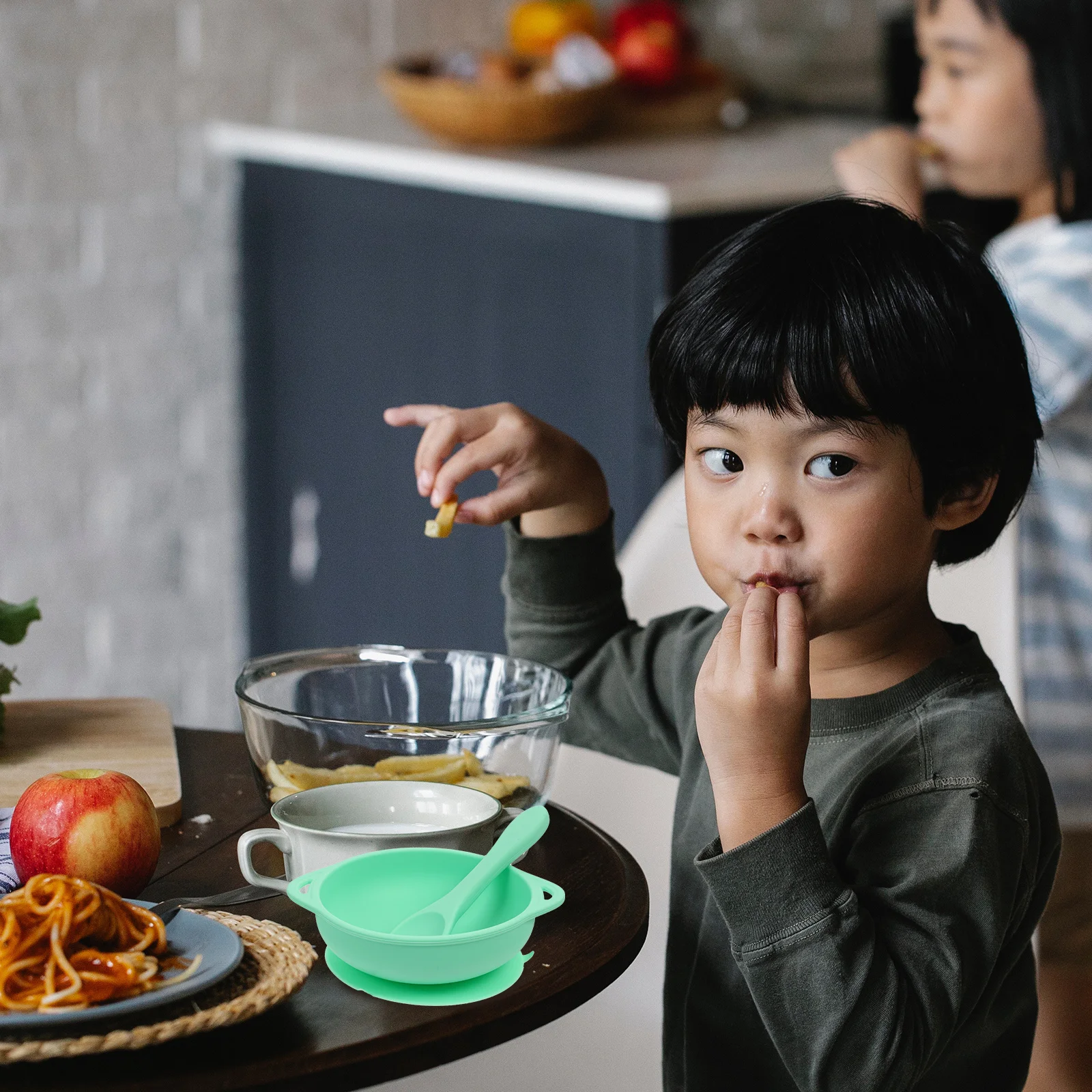 

1Set Kids Feeding Bowl Silicone Suction Cup Bowl Bright Color Special Shape Durable Practical Easy for Self Eating