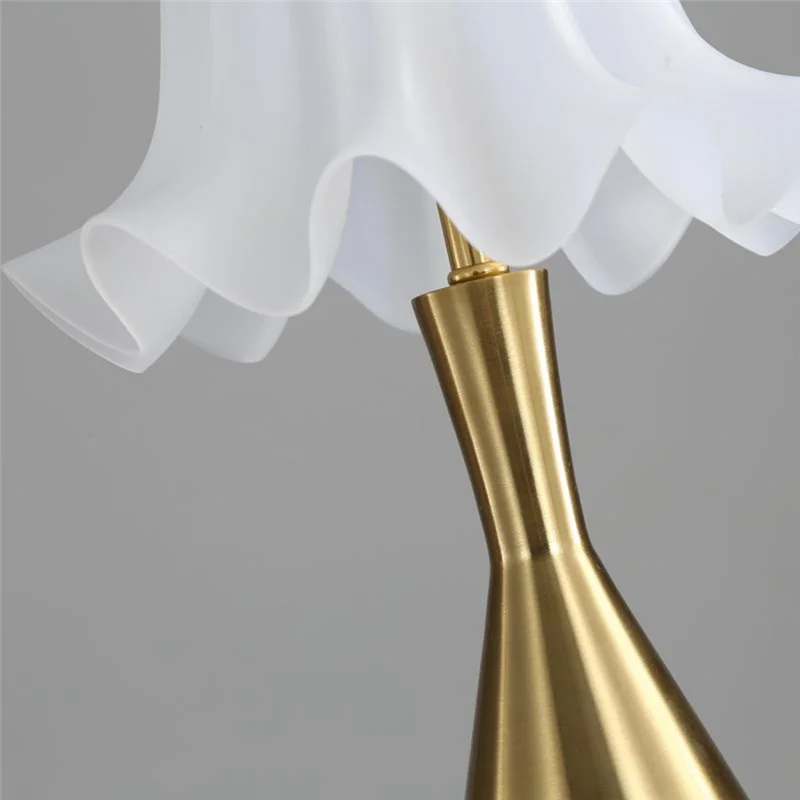 

LNHF Светодиодная беспроводная лампа с сенсорным датчиком для цветов, USB перезаряжаемая трехцветная портативная настольная лампа с регулируемой яркостью, декоративная лампа для чтения