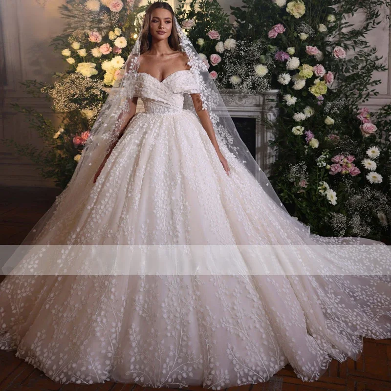 

Luxury Romantic Sweetheart Bridal Ball Dress Fashion Wrinkled Lace Palace Training Princess A-line Wedding Dress Customization