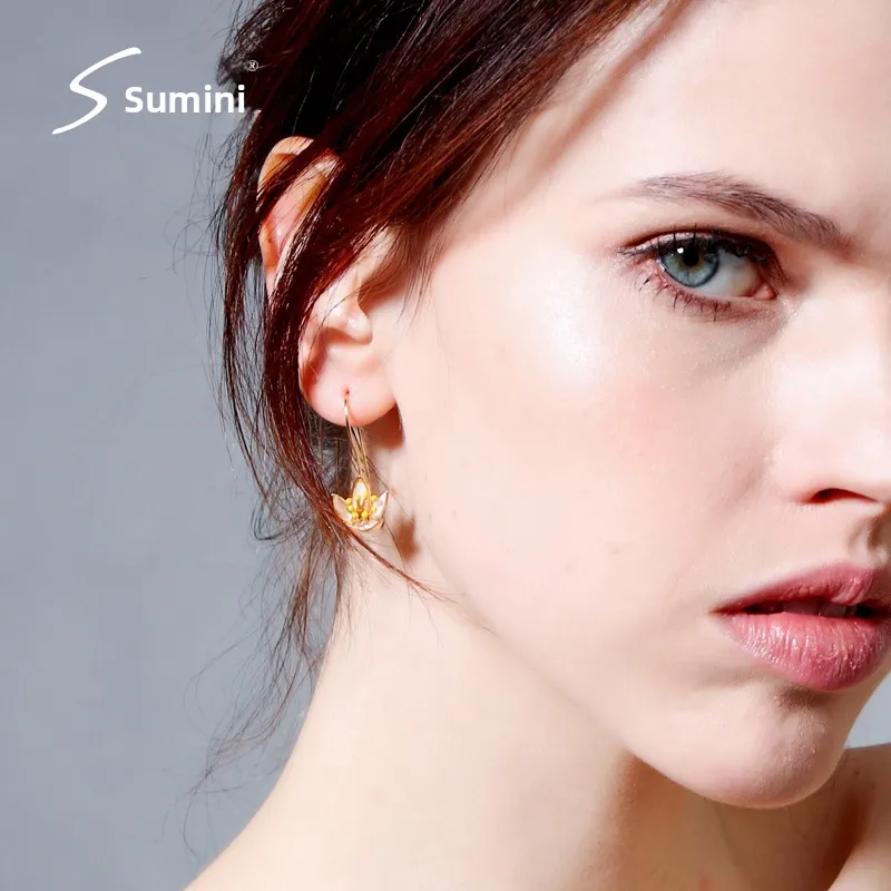 elegant-asymmetric-18k-gold-plated-sumni-earrings-golden-flower-925-silver-ear-hooks-fashionable-floral-alloy-jewelry