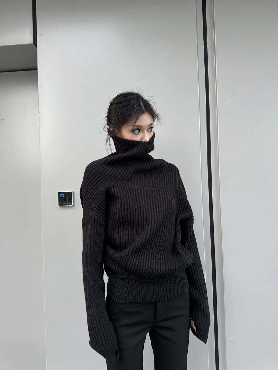 

Женский свободный вязаный свитер OstatniMol с высоким воротником, утепленный, осенне-зимний, модный, асимметричный, из акрила и полиэстера