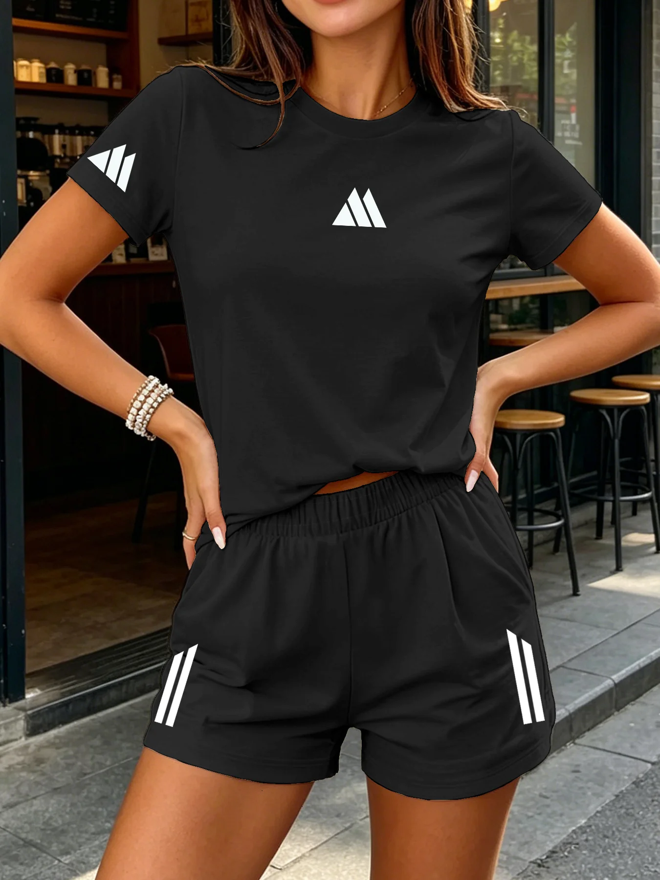 Sommerliche Neuheit: Damen-Kurzarmshirt mit Dreieck-Geometriemuster, modischer Druck, geeignet für Zuhause, Arbeit, Festivals und Partys. – Detail 4
