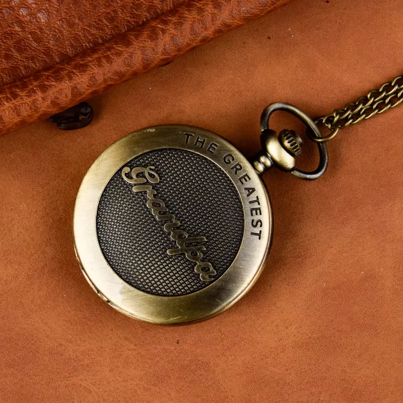 Orologio da tasca vintage con scritta in bronzo. Grande orologio da tasca al quarzo con collana con copertura ribaltabile