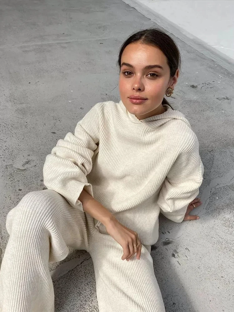 Pantaloni corti con cerniera con cappuccio solido Abito da donna Casual Manica intera Slim Fit Pantaloni lunghi a gamba dritta Set 2025 Autunno High Street Wear