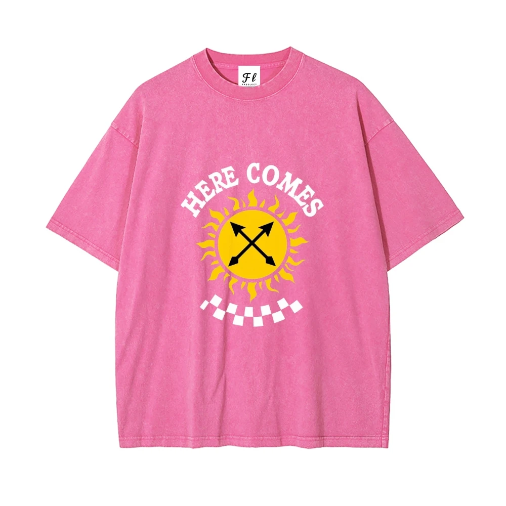 Grafik-T-Shirts für Damenbekleidung – T-Shirt mit modischem Sonnenaufdruck. HIER KOMMT Wörter. Auge – fängt, um schick und modisch zu zeigen