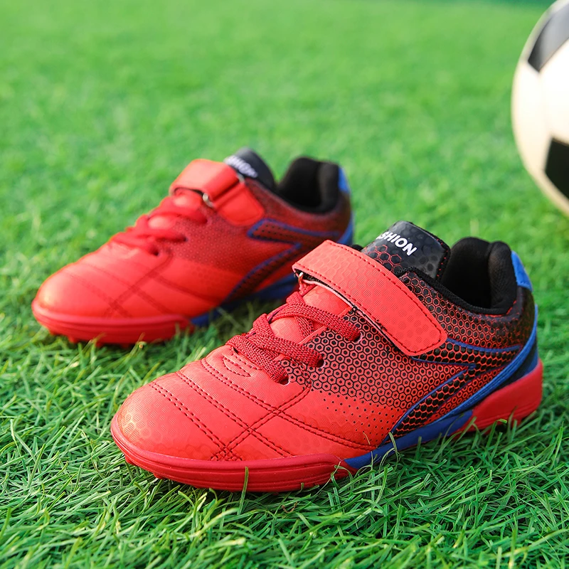 

A pair of children's four-season leather football shoes with studs, wear-resistant football shoes, sizes 31-37，BH-905