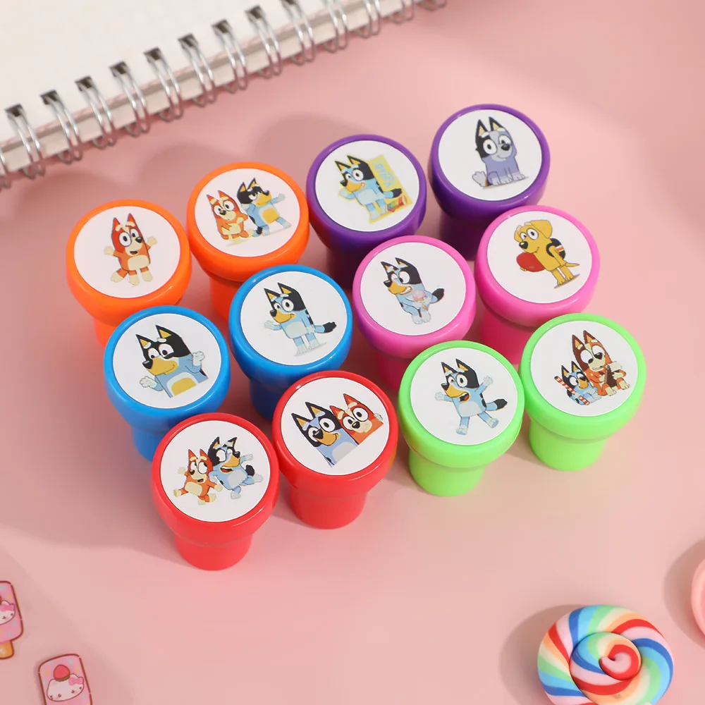 12 szt./zestaw Niebieskie Bingo Pieczęcie Zabawki Muffin Szczęśliwe Skarpetki Figurka Anime Nadruk Pokrywa Klapka Stempel Kreskówkowy Prezent Dla Dzieci
