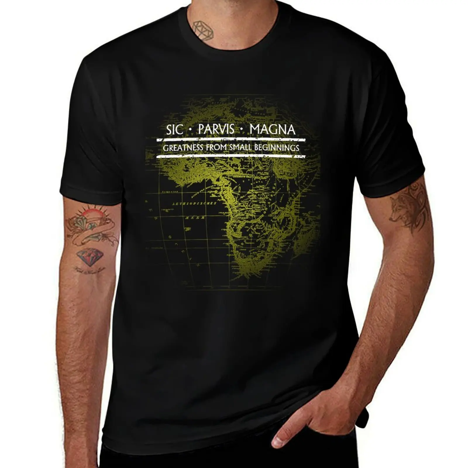 Uncharted - SIC PARVIS MAGNA (Black) T-Shirt Thanksgiving Casual Tee T-Shirt