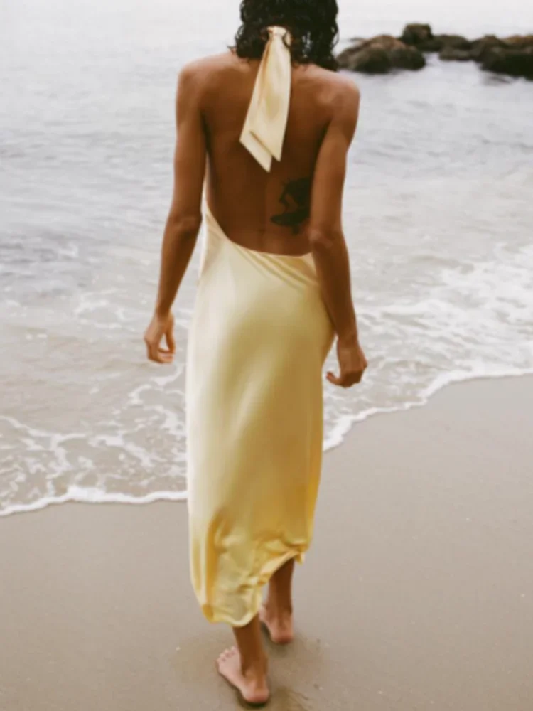 Chic Backless Bow Lace Up Halter Abito giallo Moda Raso senza maniche Off Shouler Abito a pieghe Donna 2025 Elegante Party Vestido