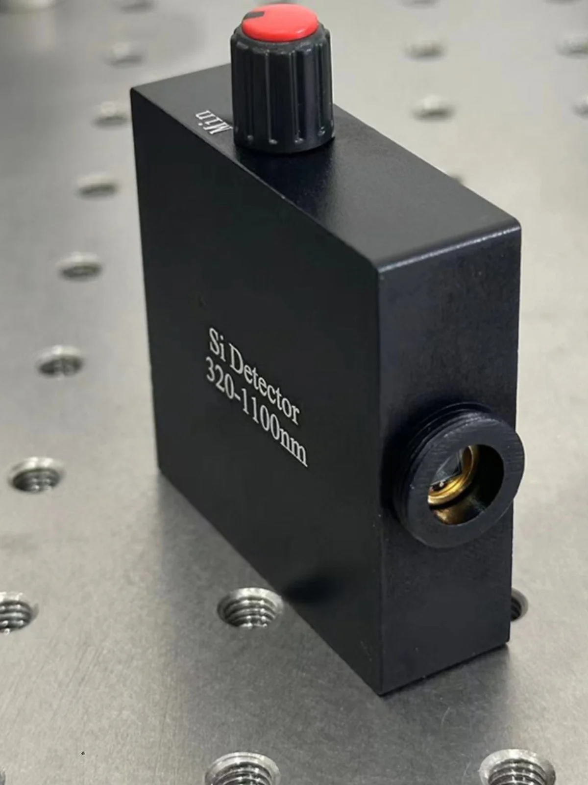 Continuously Adjustable Amplification Large-scale Photodetector Amplification Photodiode Detector 320-1700nm