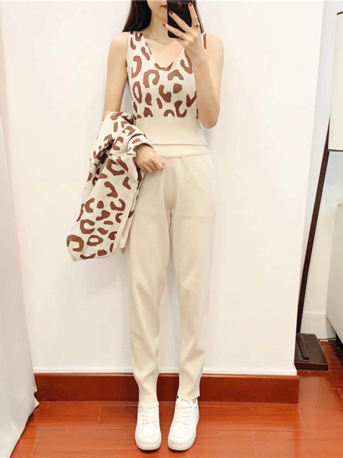 Frühlings-2024, Damen-Faion-Set, T-Stücke, Suite, Ele Godd Sle Hong Kong, Retro-Chic, kleine Fransen, trendiges Ensemble
