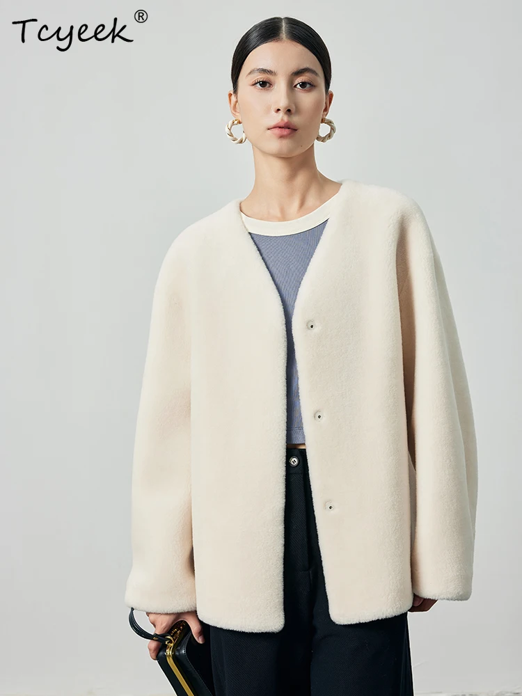 Tcyeek Pecora Autunno Inverno High End Trendy Scollo a V Beige Loose Fit Breve Cappotto di Pelliccia di Tosatura di Lana da Donna Fourrures Femme