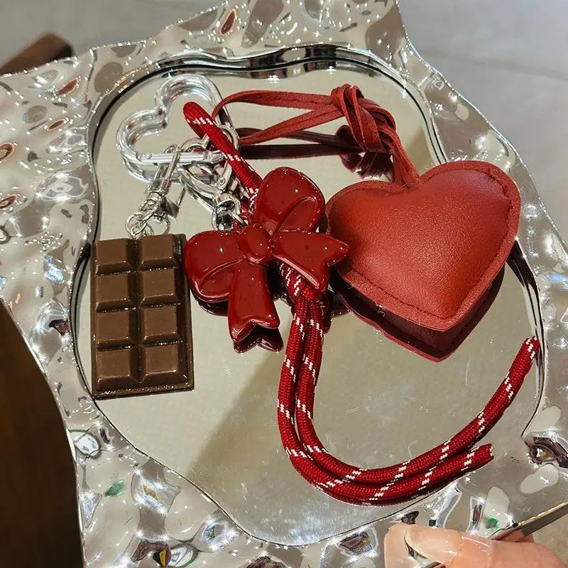 1 Stück Taschenzubehör Deko Schokoladen-Anhänger INS-Stil Kawaii Korea Trendy Herz Leder Schlüsselanhänger Kreativer Schlüsselanhänger – Detail 4