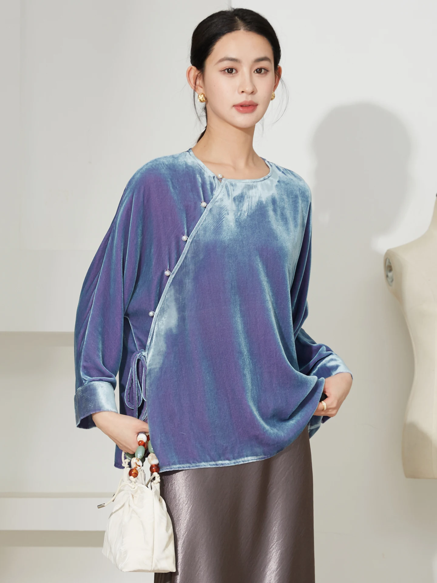 

Silk Velvet Long Sleeve round Neck Gown with Pearl Buttons Chinese Style Women's Top Straight Cut Commute Friendly Pure Color