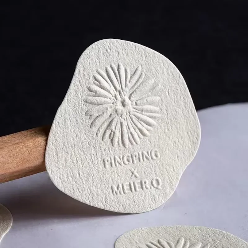 500 SZTUK Wytłaczanych Naklejek Personalizowane Naklejki z Własnym Logo Białe Naklejki Papierowe Prezent Ślubny Urodzinowy Personalizowane Naklejki — zdjęcie produktu 7