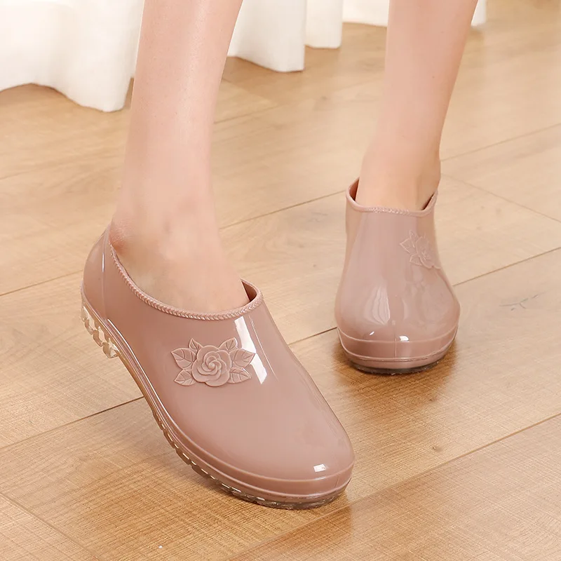 Nuevas Zapatillas de Lluvia de Corte Bajo para Mujer, Color Sólido, Cortas, Impermeables, Antideslizantes, de Goma para Cocina, Calzado Casual para Señoras Mayores