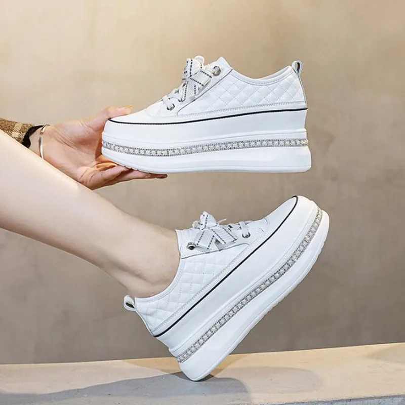 

Роскошные женские туфли на танкетке из натуральной кожи на платформе 5 см, вулканизированные массивные блестящие кроссовки, весенние туфли-лодочки 2026, женская модная спортивная обувь