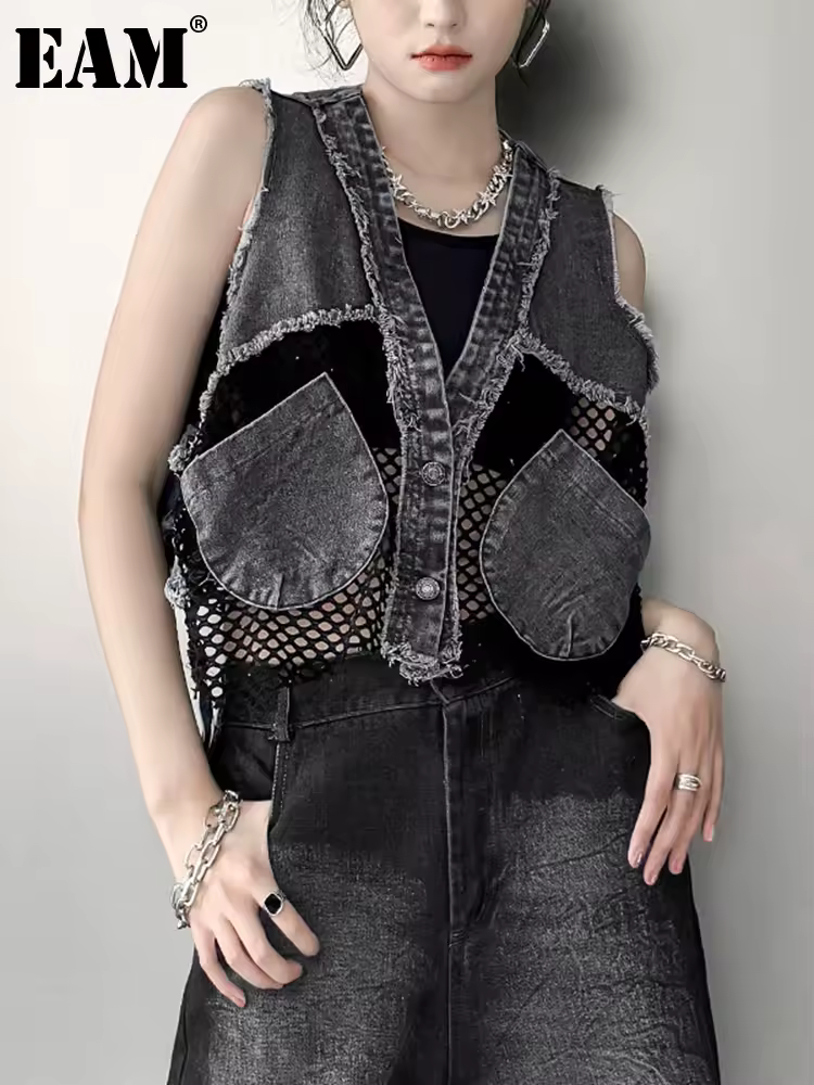 [EAM] Women Denim Hollow Out Splice Big Size Short Vest New V-collar Sleeveless Looe Fit Fashion Tide Spring Autumn 2026 1DH4345