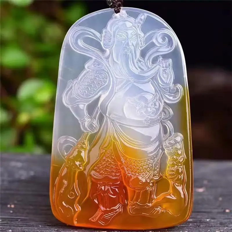 

Красивый цветной кулон Гуань Гун, половина белого, половина желтого цвета, универсальные модели для мужчин и женщин.