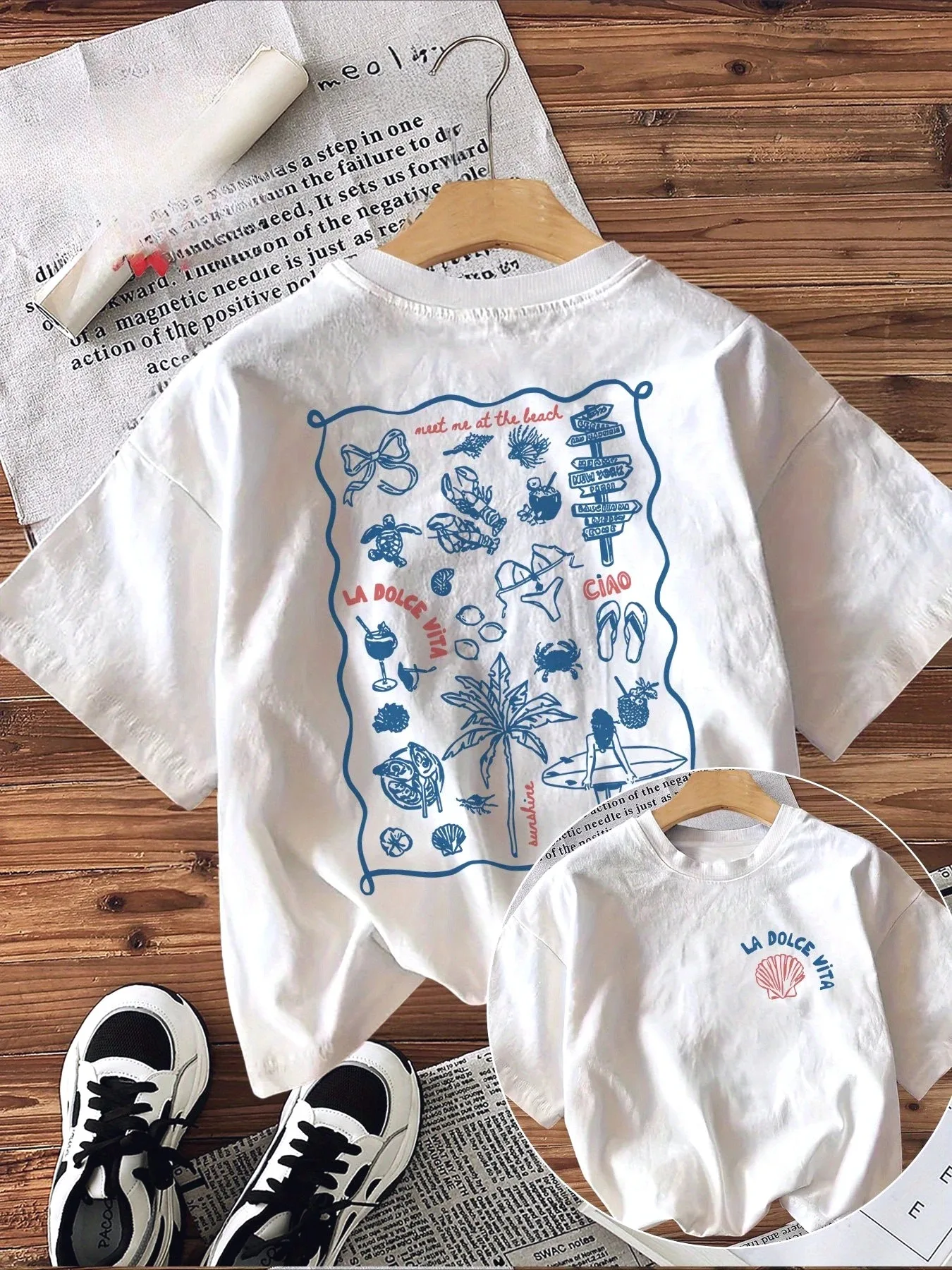 Strawberry T-shirt for girls, cute short-sleeve cotton T-shirts with round neck, simple T-shirts that go with everything