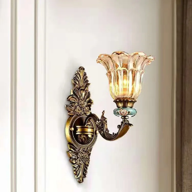 

Настенный светильник для гостиной в европейском стиле, роскошная атмосфера, американский винтажный стеклянный светильник из цинкового сплава для спальни, прикроватный фон