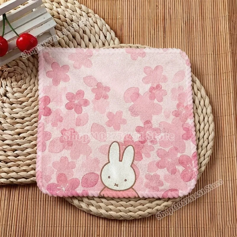Ensemble de serviettes carrées imprimées Miffy mignonnes pour le lavage du visage et l'essuyage des mains, imprimé dessin animé, portable, unisexe, cadeaux pour la maison