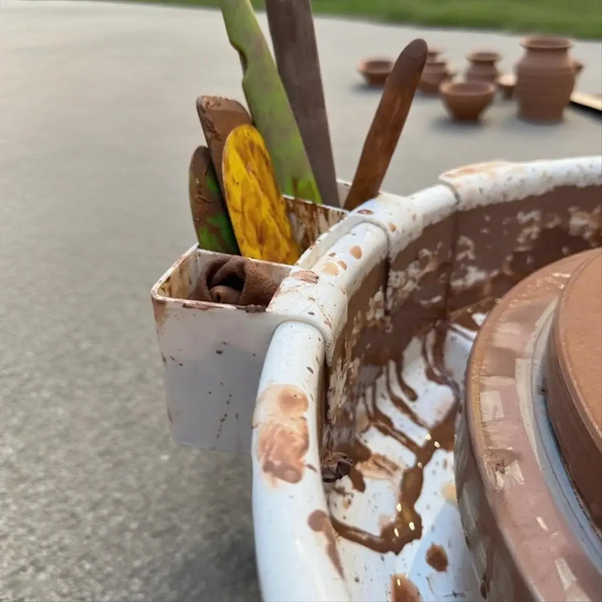 *ESTR Universal Pottery Tool Holder - Adjustable Organizer with 3 Slot Design for Ceramics & Wheel Throwing