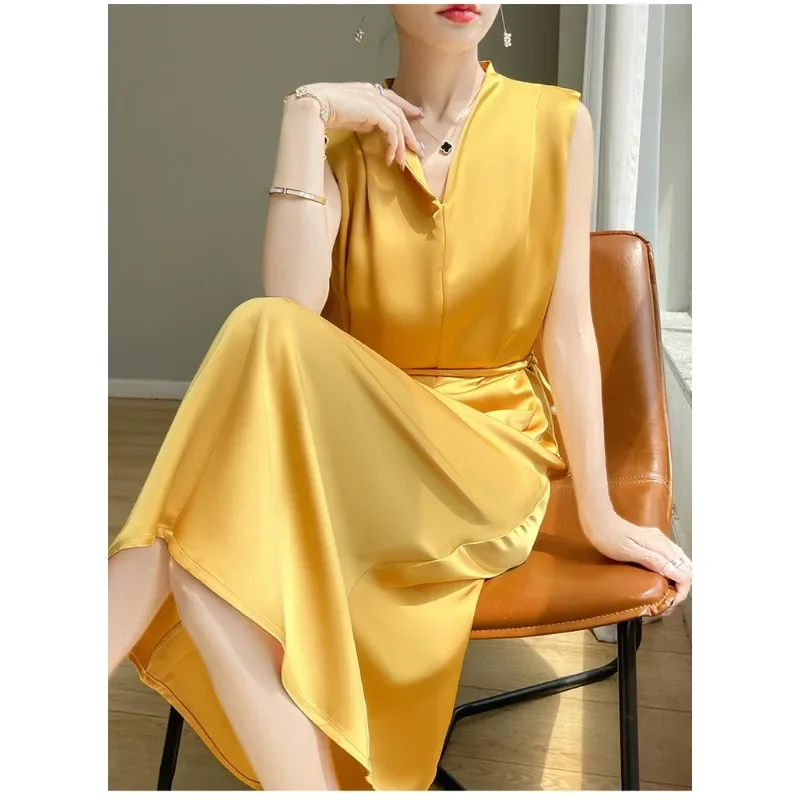 夏の女性のサテンシルクドレスノースリーブアセテートハイウエストロングドレス V ネックレースアッププルオーバー A ラインパーティーイエロードレス