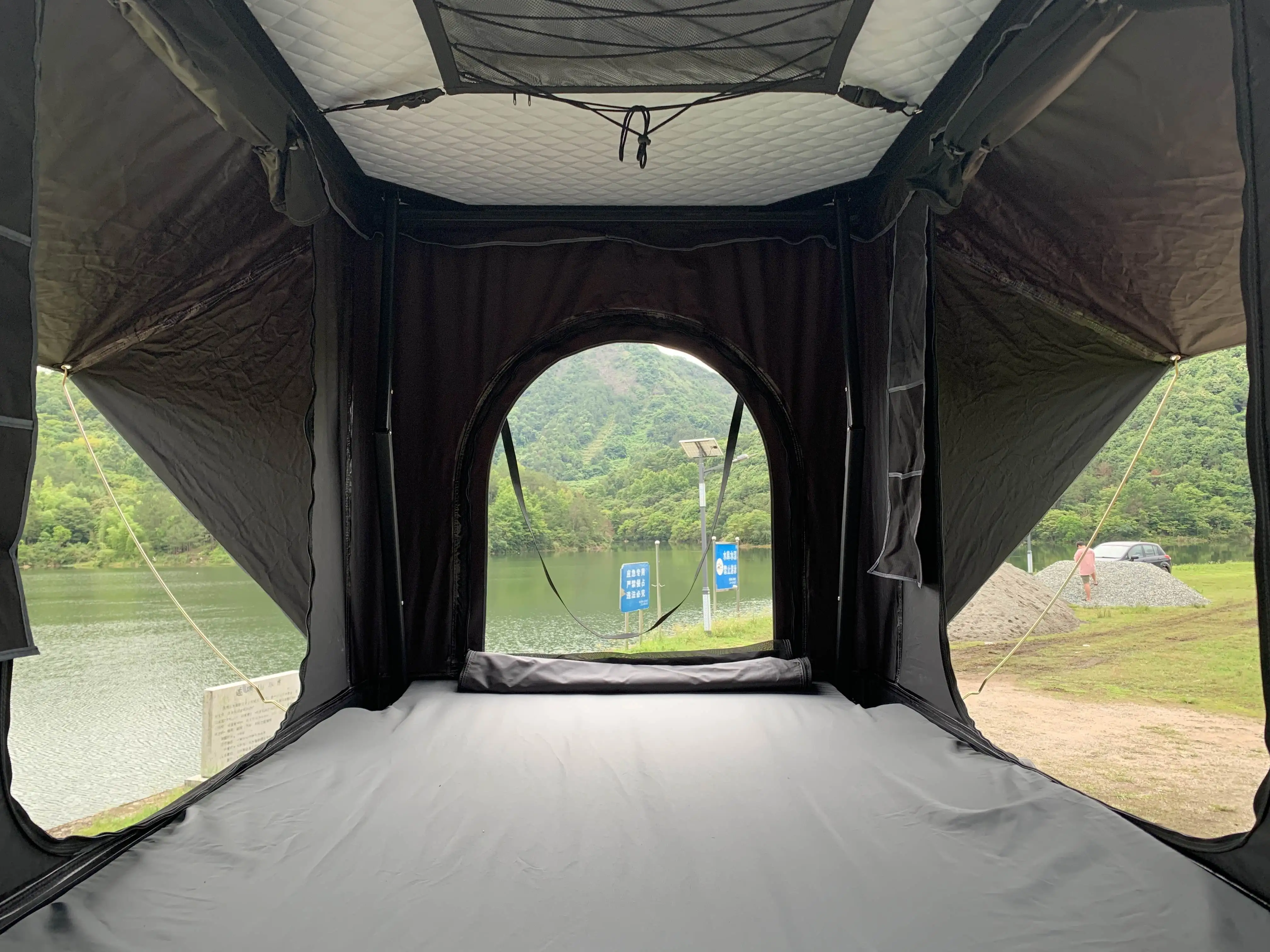 

Remaco 211*131*130cm Hardtop Clam Shell Aluminum Suv Car Rooftop Tent 3-4 Person Roof Top Tent for Outdoor Camping