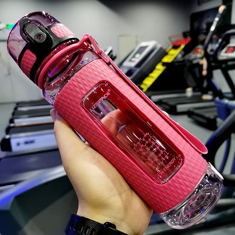 2025 700ml Bottiglia d'acqua di vendita calda Ad alta capacità Diamante Sport Spazio Succo di frutta Bottiglia d'acqua creativa in plastica BPA gratuito