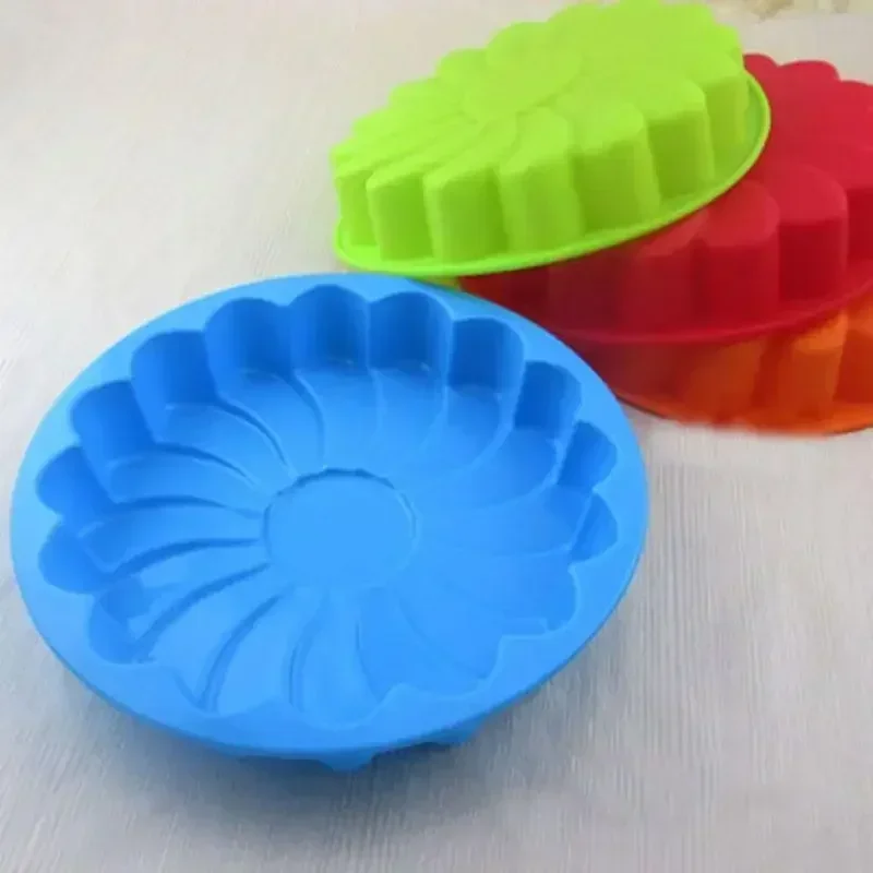Creative Handmade Molds Silicone Sunflower Baking Tray Kitchen Bread Cake Chocolate Pizza Mold Household Random Color Tools