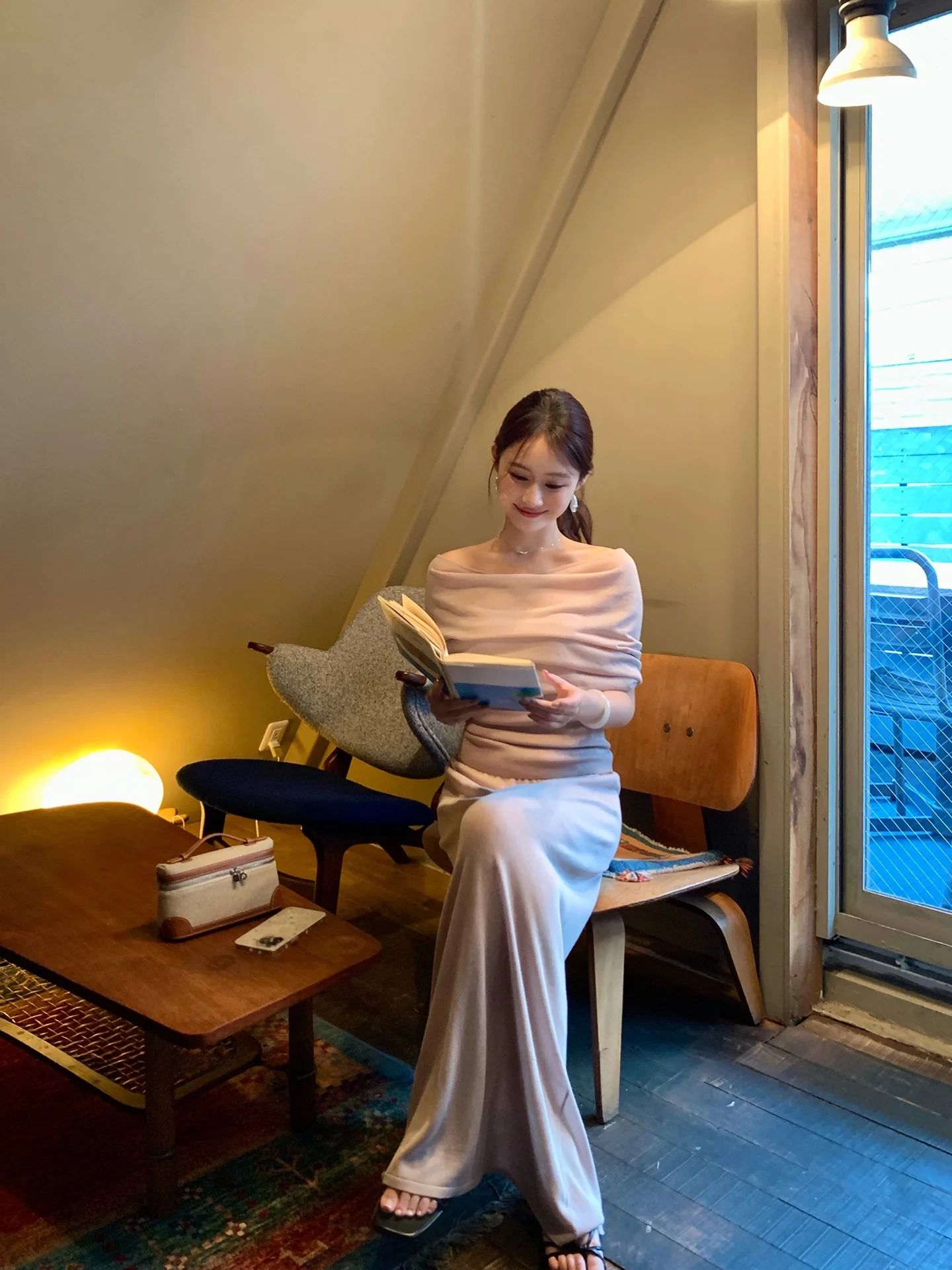 

Модный женский комплект HiMei Song Vrie: мягкий, тонкий, прозрачный, плиссированный вязаный топ на одно плечо и юбка