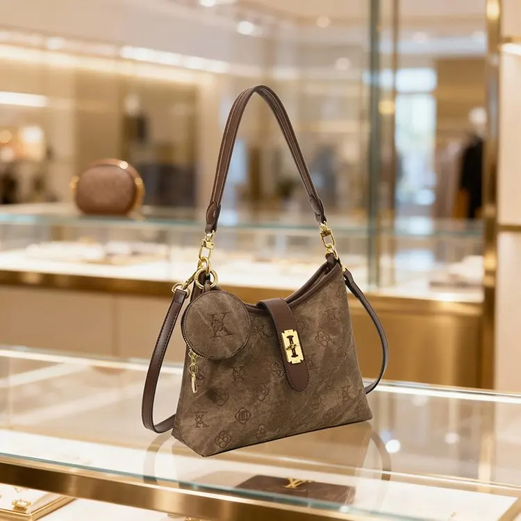 Simple Chic Designer Leather Handbag For Women Luxury Crossbody Large Capacity Elegant Diaper Bag For Commuter Textured Simple