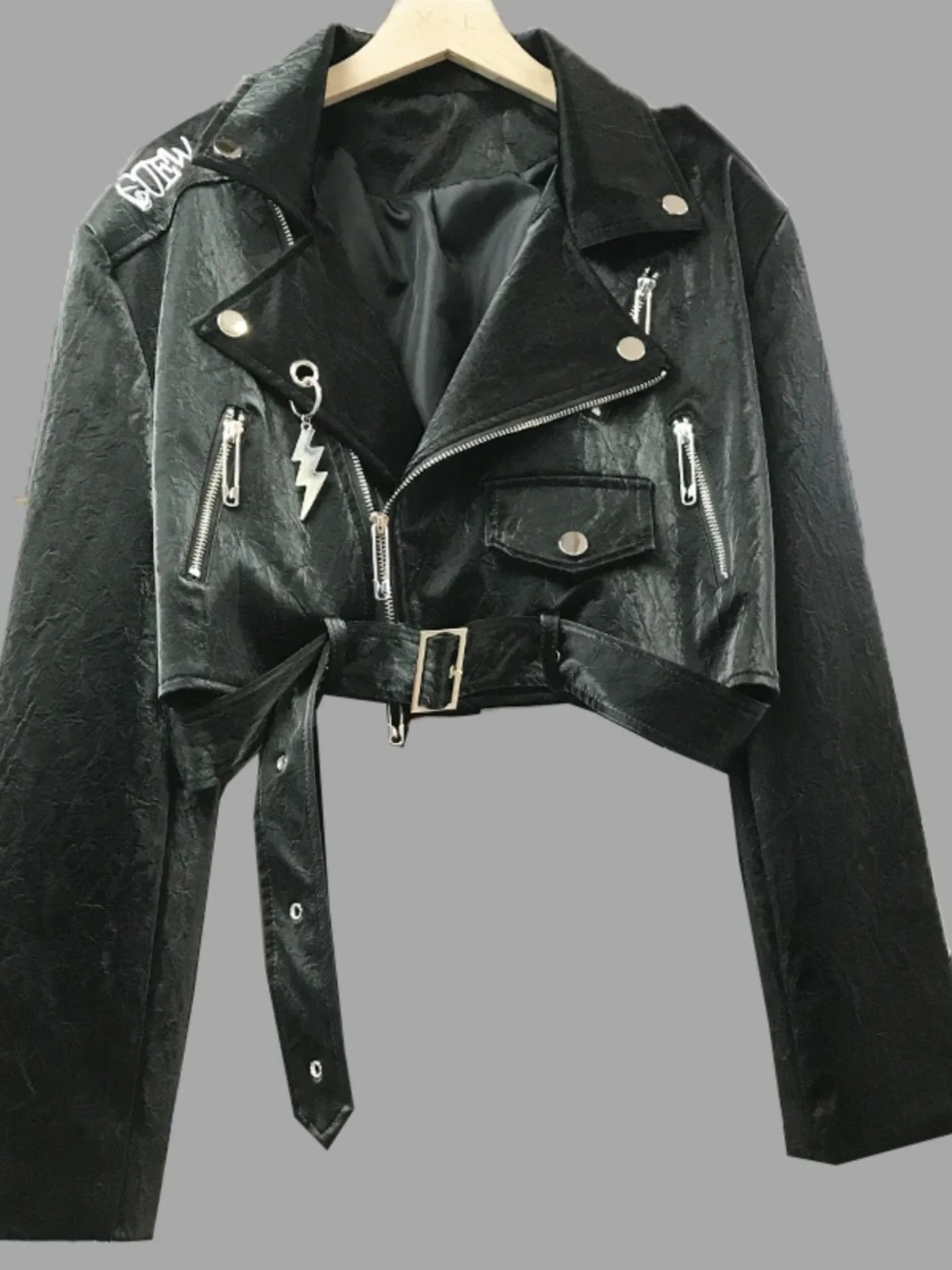 2026年春 韓国風 スレレター刺繍入り オートレザー ジャケット レディース ファッション アウターウェア シームレスジッパー ハイウエスト