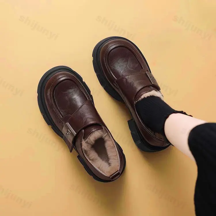 2025 Nieuwe Vrouwen Enkellaarsjes Korte Pluche Loafers Platform Lederen Schoenen Mode Winter Designer Vrouw Dikke Hak Chelsea Sneeuwschoenen