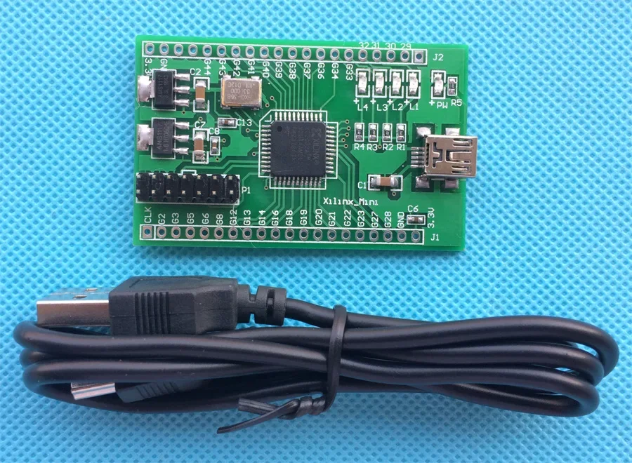 Papan pengembangan sistem kecil NEW (Xilinx CPLDs)