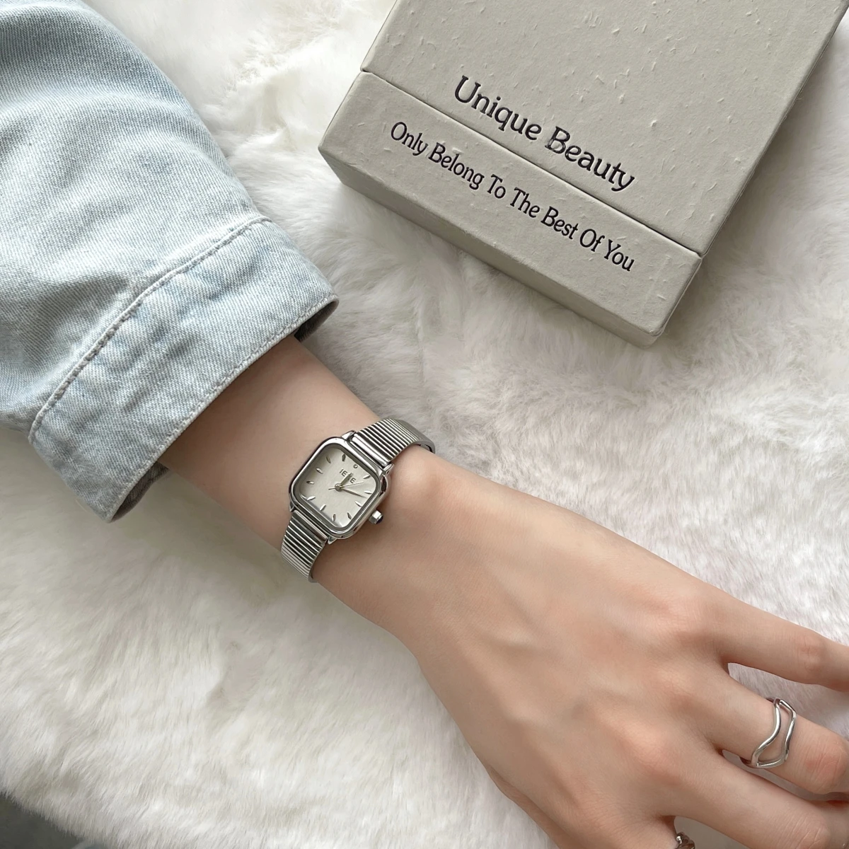 여성을 위한 새로운 한국 스타일 디자인의 고급 가죽 스트랩 빈티지 시계, 스테인리스 스틸 밴드, 심플하고 우아한 쿼츠 시계.