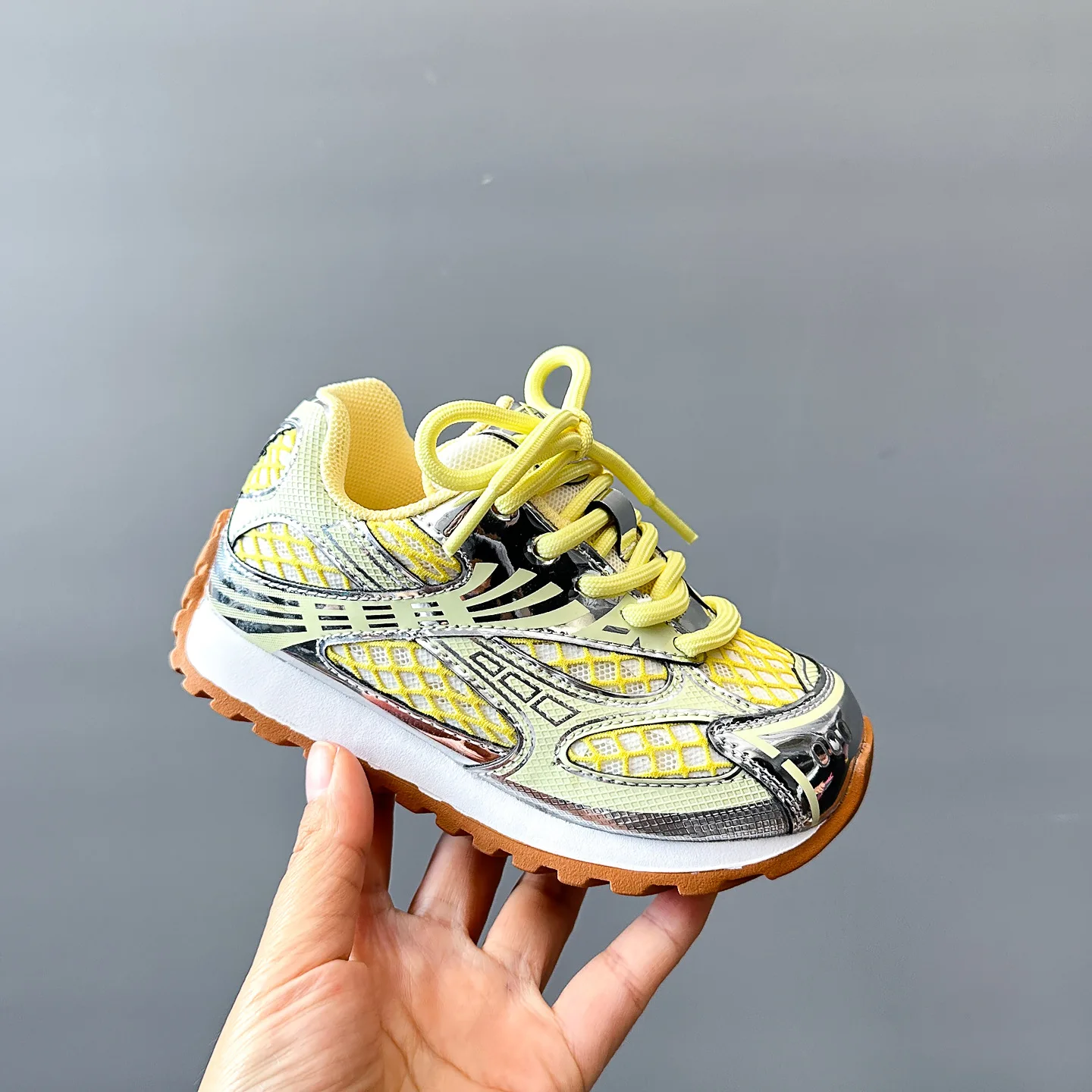 

2025 Toddler Kids Orbit Metallic Running Sneaker Children Casual Fashion Trainers Boys Girls Sports Walking Glowing Tennis Shoes